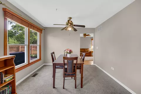 2300 Appleby Dr, Wheaton, IL 60189 photo 4