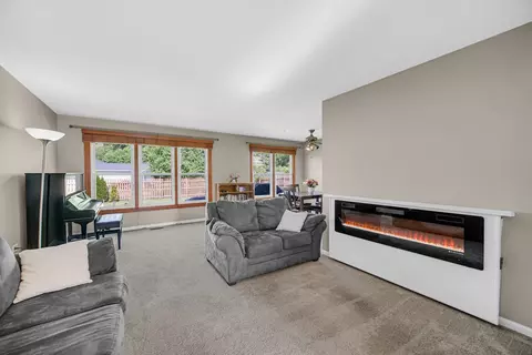 2300 Appleby Dr, Wheaton, IL 60189 photo 2