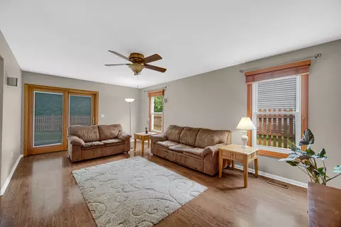 2300 Appleby Dr, Wheaton, IL 60189 photo 5