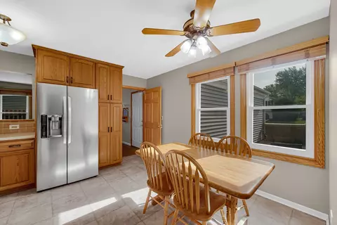 2300 Appleby Dr, Wheaton, IL 60189 photo 8