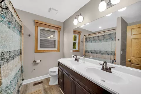 2300 Appleby Dr, Wheaton, IL 60189 photo 12