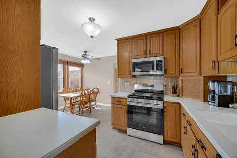 2300 Appleby Dr, Wheaton, IL 60189 photo 6