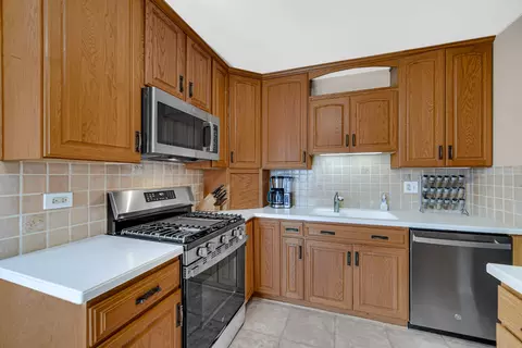 2300 Appleby Dr, Wheaton, IL 60189 photo 7