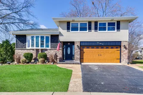 2042 S Goebbert Rd, Arlington Heights, IL 60005