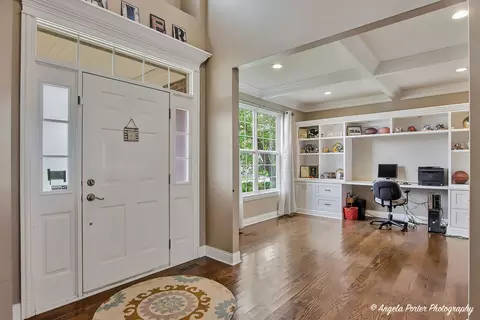 Entry Way - 6802 Ayre Dr, Mchenry, IL 60050 photo 2 of 4