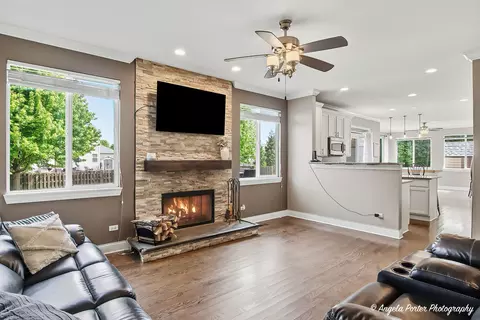 Living - 6802 Ayre Dr, Mchenry, IL 60050 photo 2 of 2