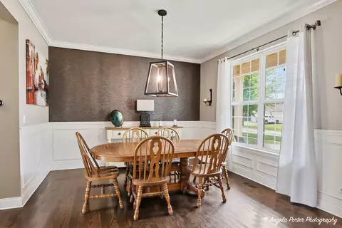 Dining - 6802 Ayre Dr, Mchenry, IL 60050 photo 3 of 3