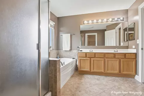Bath - 6802 Ayre Dr, Mchenry, IL 60050 photo 4 of 4