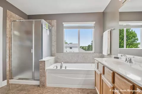 Bath - 6802 Ayre Dr, Mchenry, IL 60050 photo 3 of 4