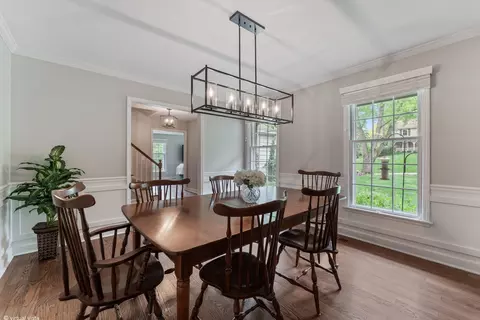 Dining - 635 Oakview Dr, Algonquin, IL 60102 photo 2 of 2