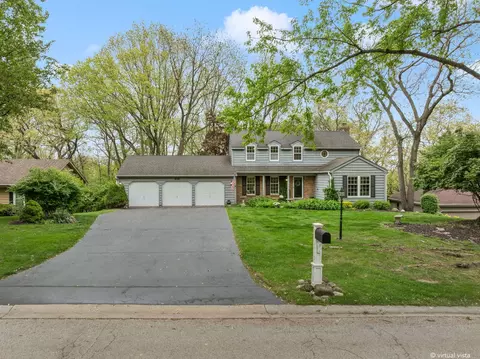 635 Oakview Dr, Algonquin, IL 60102