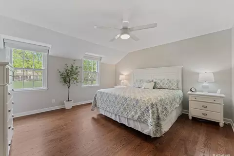 Bedroom - 635 Oakview Dr, Algonquin, IL 60102 photo 1 of 4