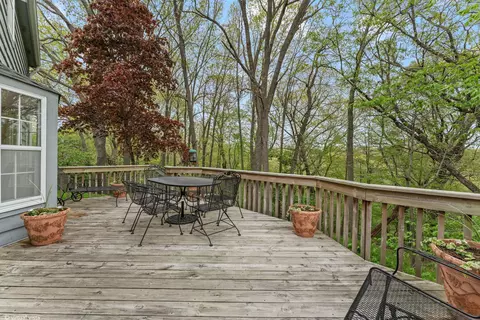 Exterior - 635 Oakview Dr, Algonquin, IL 60102 photo 6 of 10