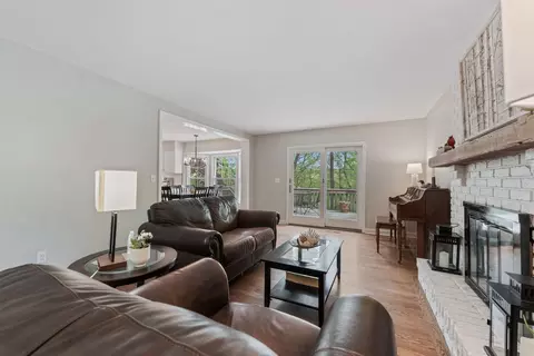 Living - 635 Oakview Dr, Algonquin, IL 60102 photo 5 of 6