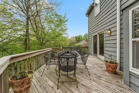 Exterior - 635 Oakview Dr, Algonquin, IL 60102 photo 7 of 10