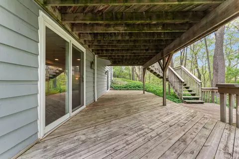 Exterior - 635 Oakview Dr, Algonquin, IL 60102 photo 9 of 10