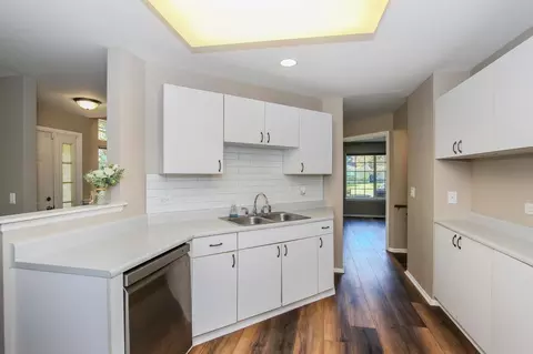 Kitchen - 446 Cromwell Cir #1, Bartlett, IL 60103 photo 1 of 3