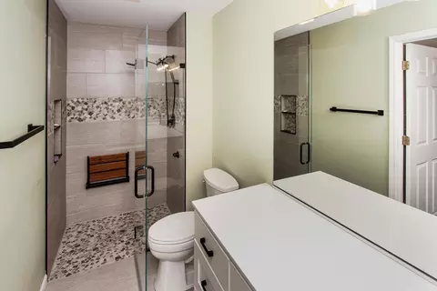 Bath - 446 Cromwell Cir #1, Bartlett, IL 60103 photo 1 of 3