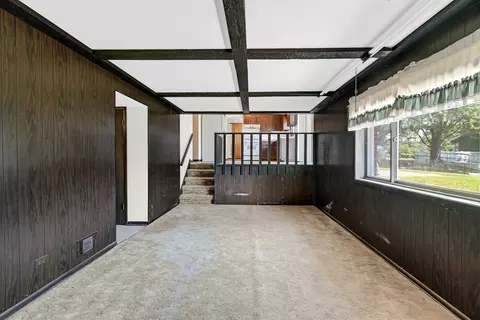 Living - 514 Willow Ln, Beecher, IL 60401 photo 5 of 5