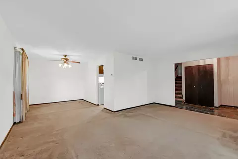 Living - 514 Willow Ln, Beecher, IL 60401 photo 2 of 5