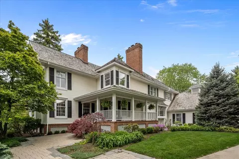 1009 Ashley Ln, Libertyville, IL 60048