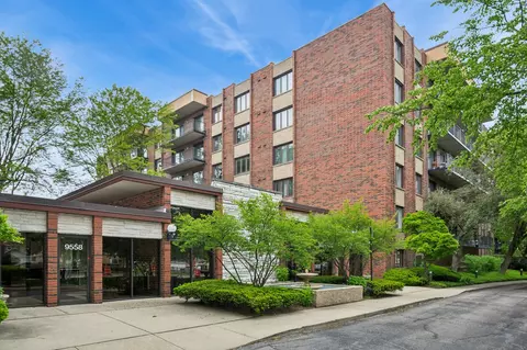 9560 Gross Point Rd #409B, Skokie, IL 60076