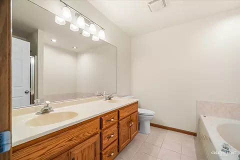 Bath - 714 E Knights Rd, Sandwich, IL 60548 photo 1 of 4