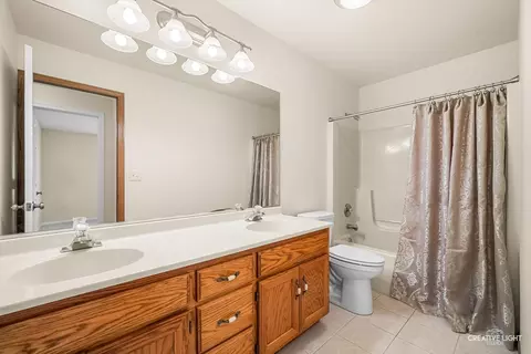 Bath - 714 E Knights Rd, Sandwich, IL 60548 photo 3 of 4