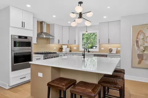 Kitchen - 2604 Newport Dr, Naperville, IL 60565 photo 5 of 7