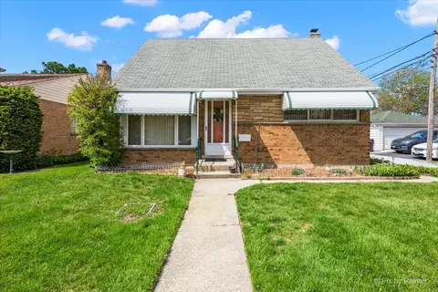 5216 Lee St, Skokie, IL 60077