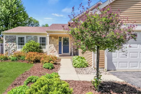 130 Lisk Dr, Hainesville, IL 60030