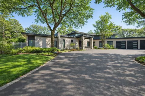 411 Woodland Ct, Glenview, IL 60025