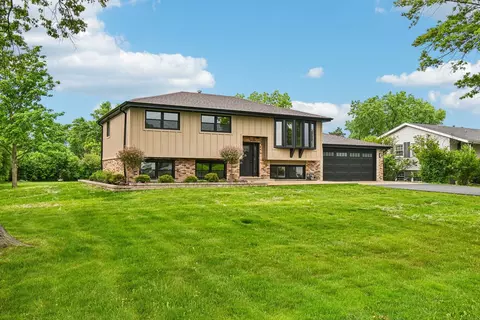 10521 Fitzsimmons Dr, Palos Park, IL 60464