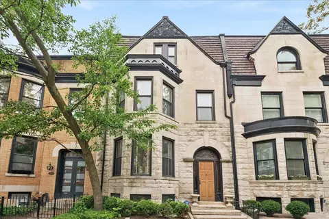 3822 N Alta Vista Ter, Chicago, IL 60613