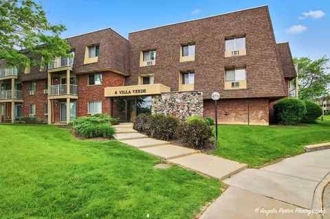 6 Villa Verde Dr #110, Buffalo Grove, IL 60089
