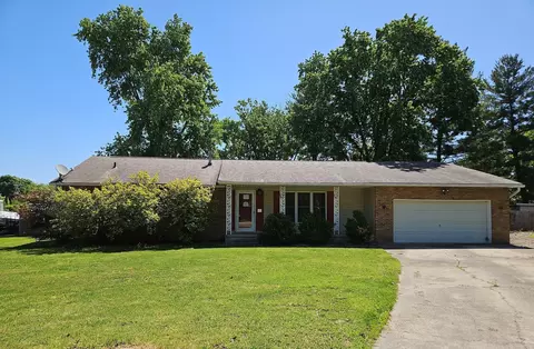 142 Fielder Dr, Salem, IL 62881