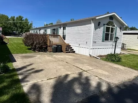 1319 Nicole Ln, Sandwich, IL 60548