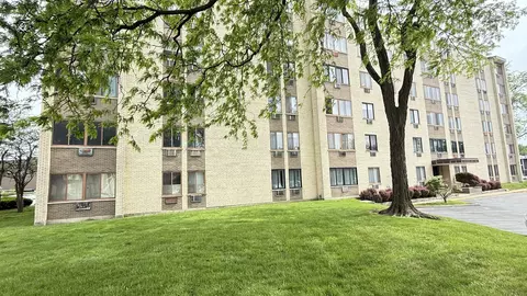 9745 S Karlov Ave #304, Oak Lawn, IL 60453