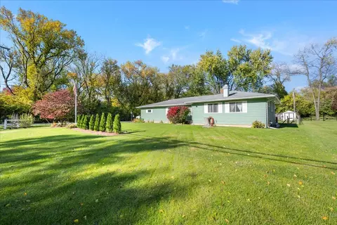 1302 Cary Rd, Algonquin, IL 60102