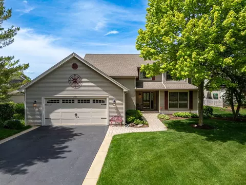 201 Tulip Cir, Island Lake, IL 60042
