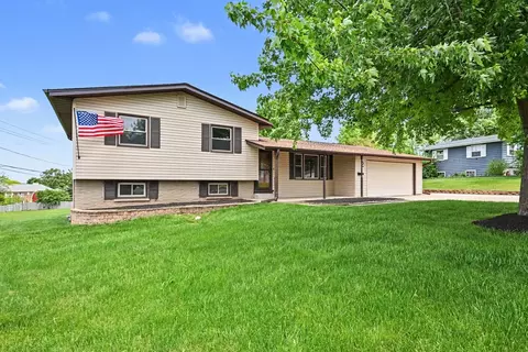 2 Briarcliff Rd, Montgomery, IL 60538