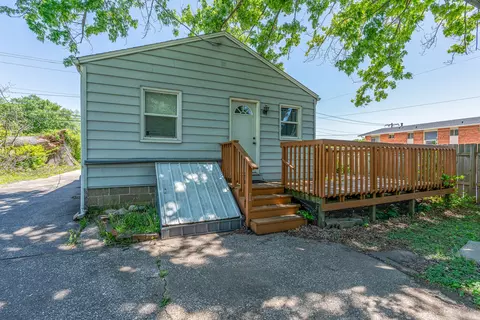 Exterior - 3549 41st St, Moline, IL 61265 photo 3 of 4