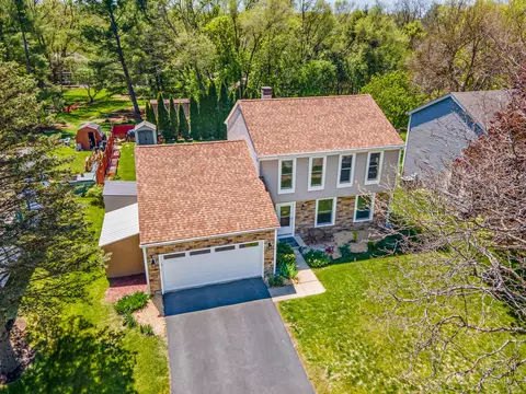 506 Old Hunt Rd, Fox River Grove, IL 60021
