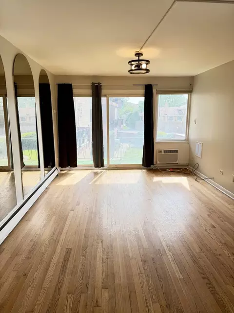 Living - 605 N Wolf Rd #8E, Hillside, IL 60162 photo 1 of 3