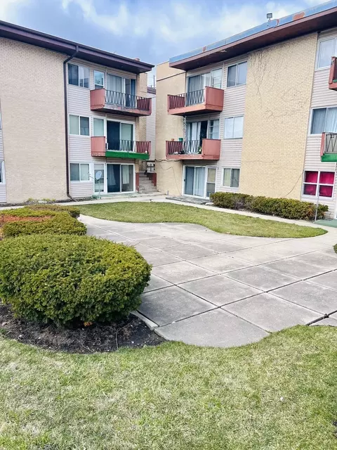 Exterior - 605 N Wolf Rd #8E, Hillside, IL 60162 photo 1 of 4