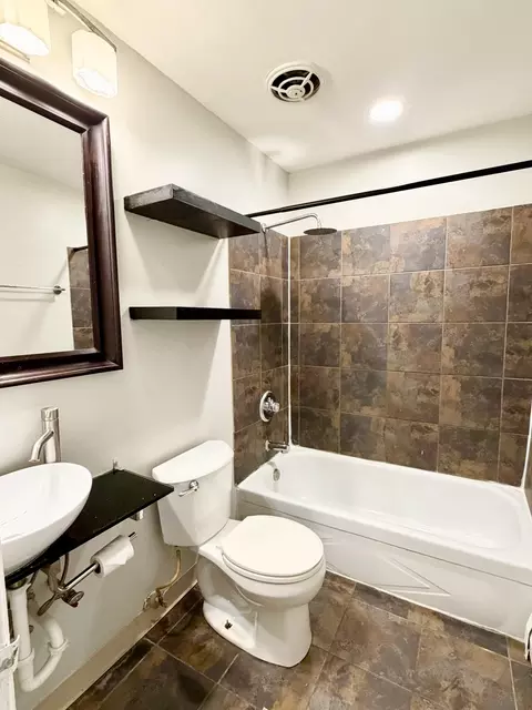 Bath - 605 N Wolf Rd #8E, Hillside, IL 60162 photo 1 of 1