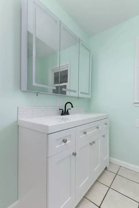 Bath - 602 W 3rd St, Delavan, IL 61734 photo 3 of 5