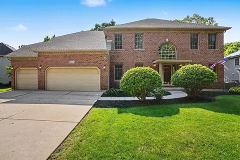 205 Willowwood Dr, Oswego, IL 60543