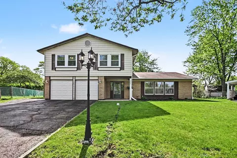 7801 Berkshire Ct, Hanover Park, IL 60133
