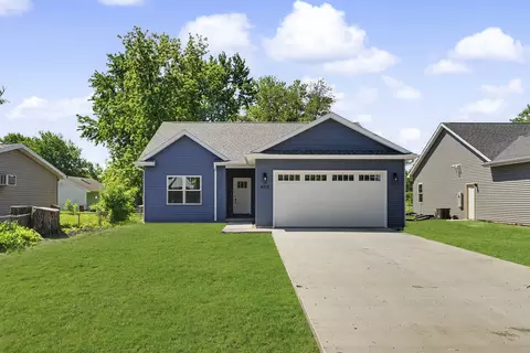 405 E Larmon St, Tolono, IL 61880